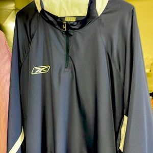 RBK… men’s pullover nylon jacket…mesh lining…size 3X…like new…